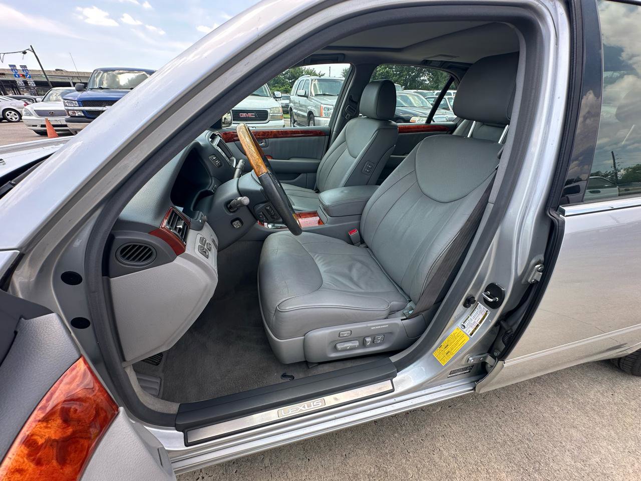Used 2004 Lexus LS 430 RWD image 12
