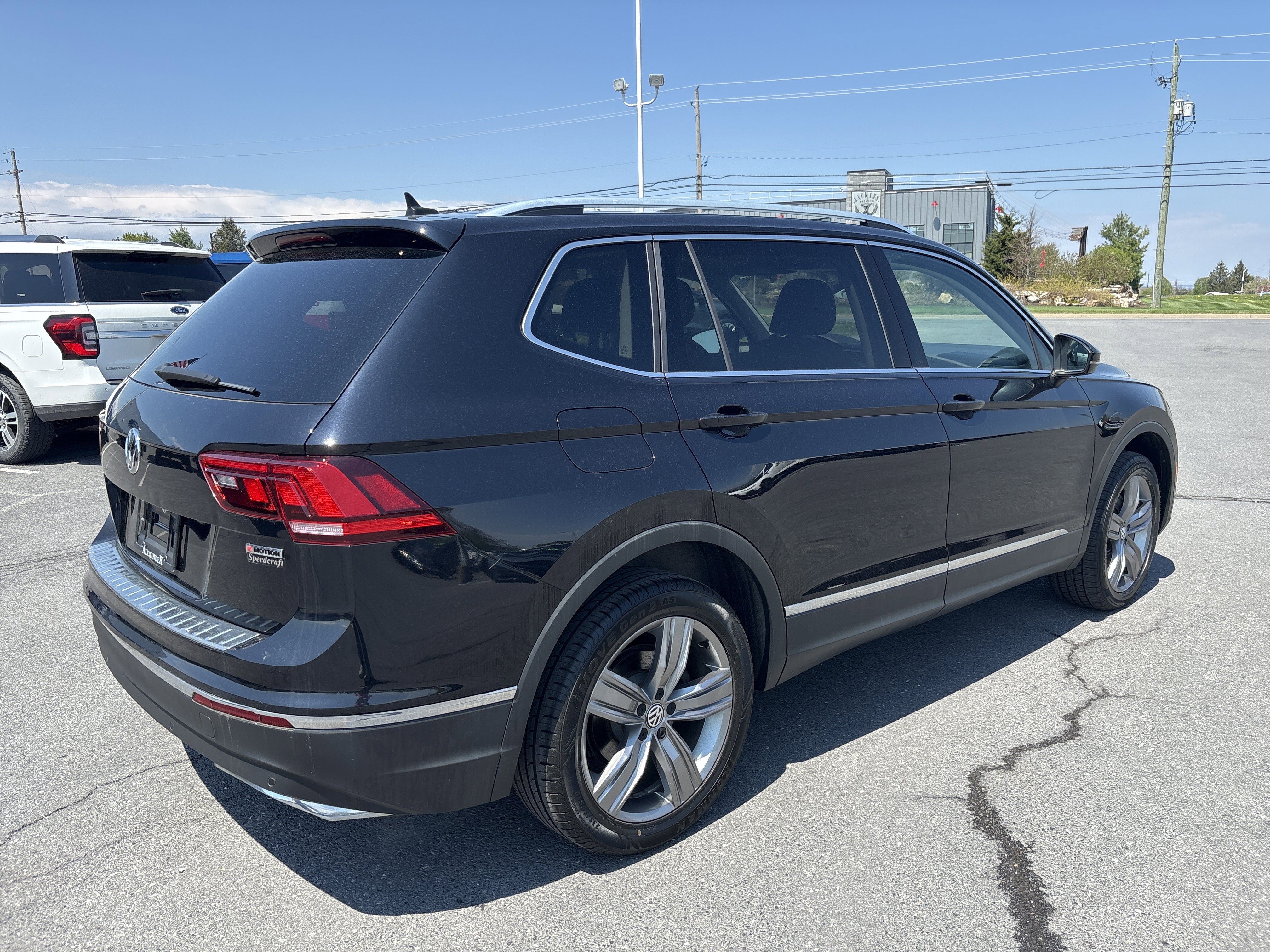 Used 2021 Volkswagen Tiguan SEL w/ 3rd Row Seat Package AWD/4WD image 3
