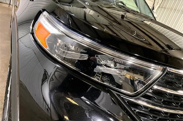 Used 2022 Ford Explorer XLT w/ Equipment Group 202A image 4