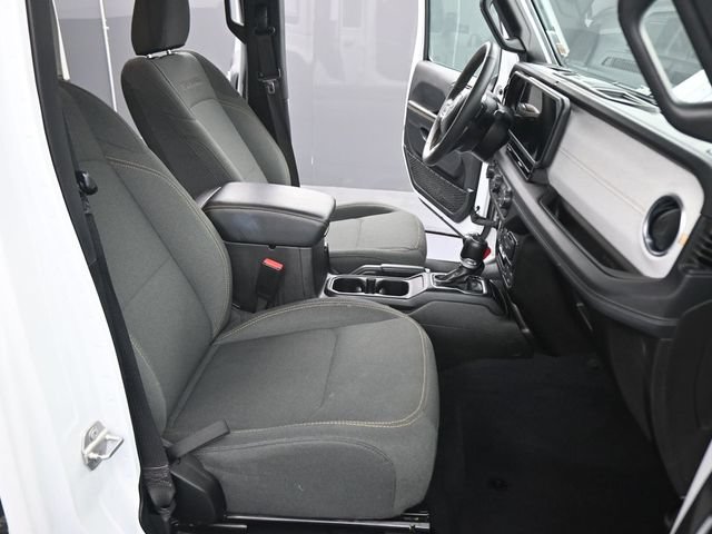 Used 2024 Jeep Wrangler Unlimited Sahara AWD/4WD image 22