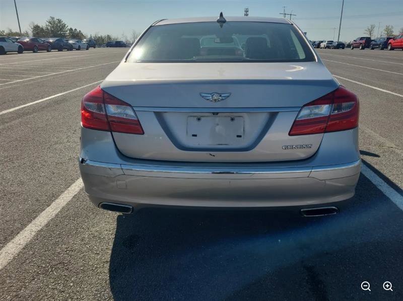 Used 2013 Hyundai Genesis 3.8 RWD image 5