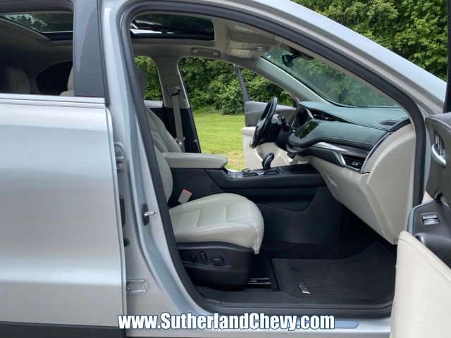Used 2019 Cadillac XT4 Luxury w/ Cold Weather Package AWD/4WD image 18