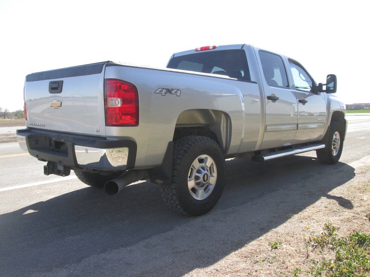 Used 2011 Chevrolet Silverado 2500 LT w/ Interior Plus Package AWD/4WD image 6
