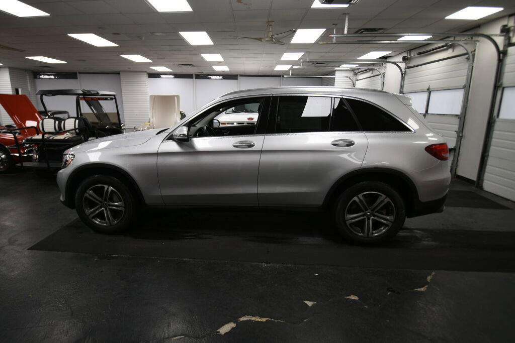 Used 2019 Mercedes-Benz GLC 300 4MATIC image 4