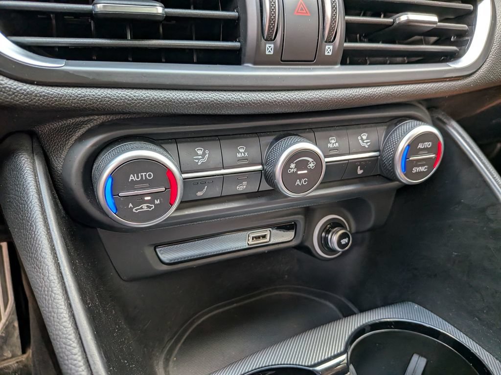 Used 2024 Alfa Romeo Giulia Ti AWD/4WD image 21