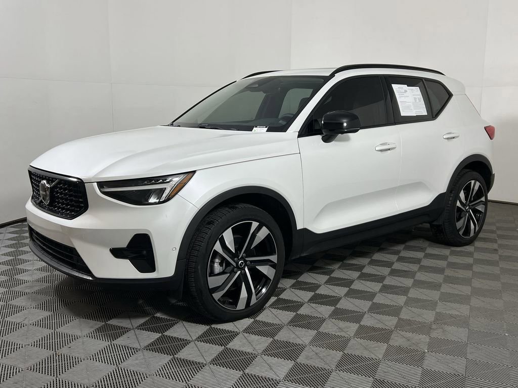 Certified 2024 Volvo XC40 B5 Plus image 8