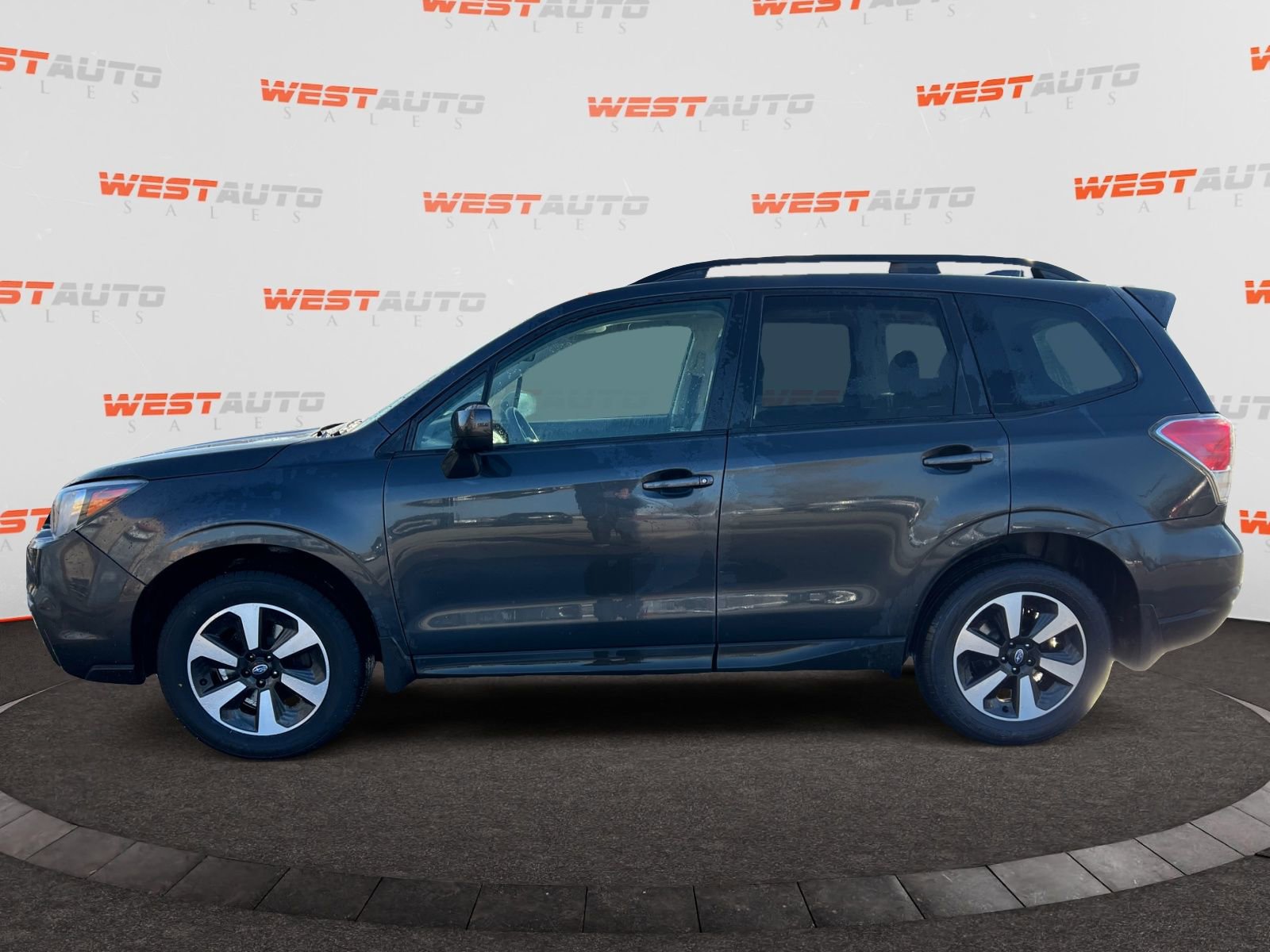 Used 2018 Subaru Forester 2.5i Premium AWD/4WD image 2