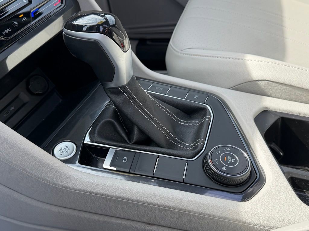 Used 2023 Volkswagen Tiguan SE R-Line image 15