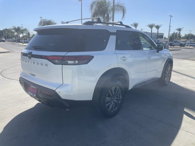 Used 2025 Nissan Pathfinder SV FWD image 8