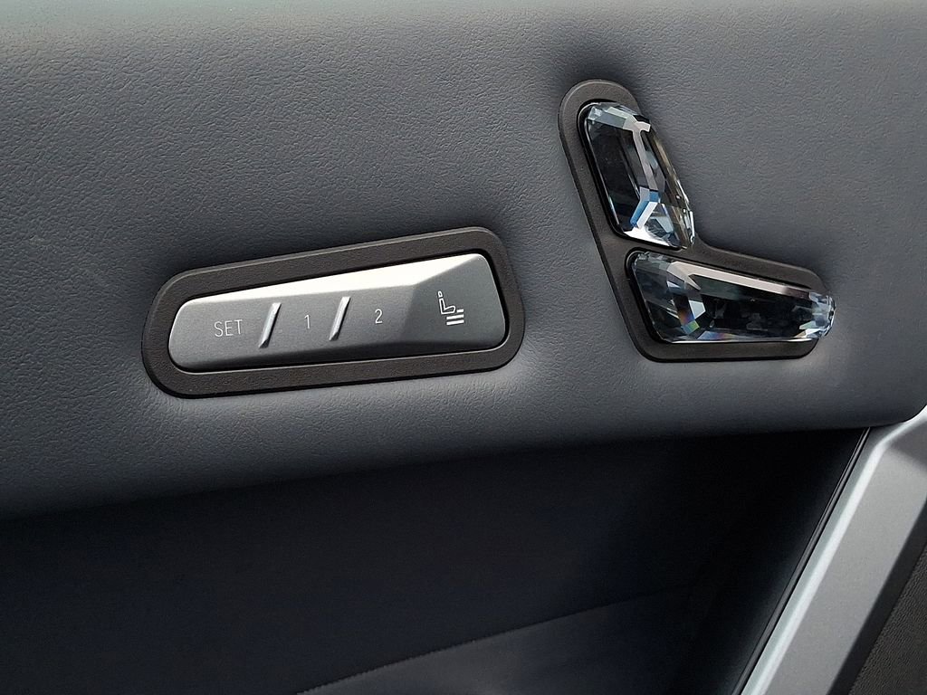 Used 2025 BMW iX M60 image 24