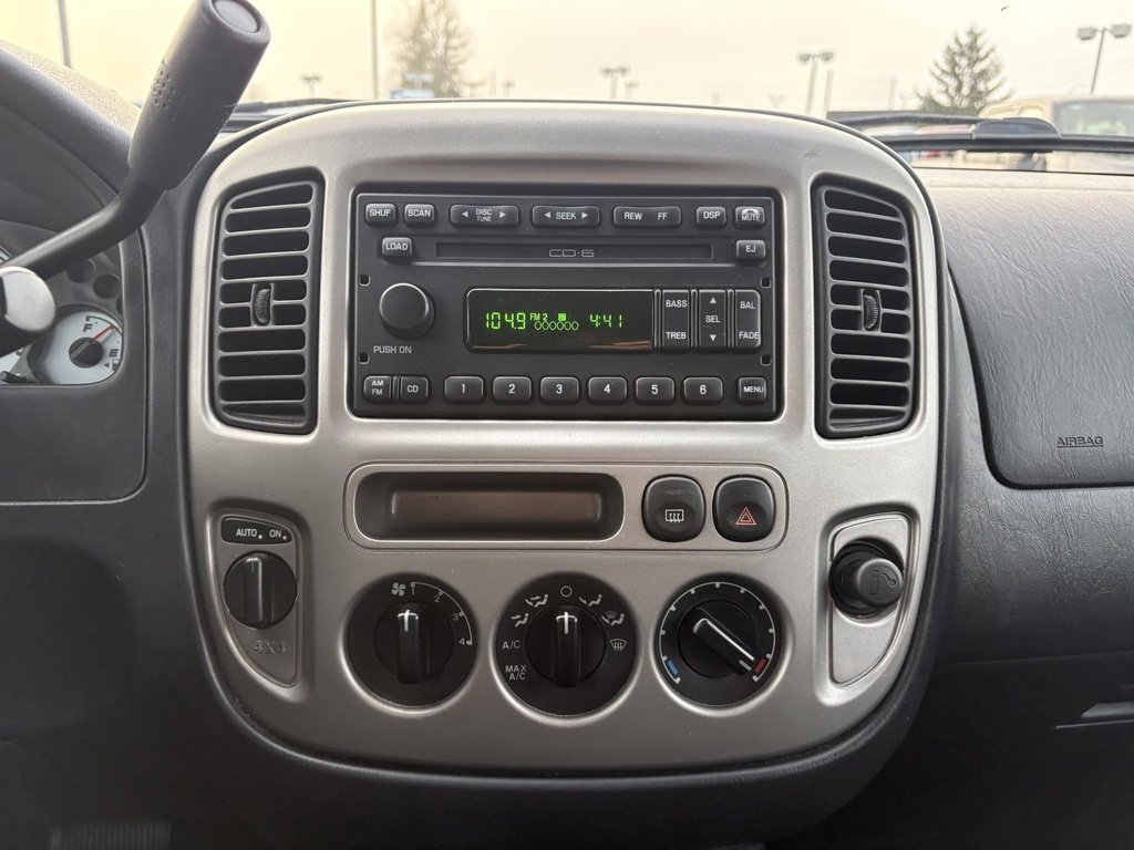 Used 2004 Ford Escape Limited image 26