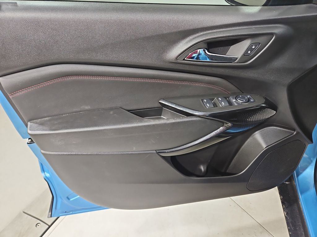 Used 2025 Chevrolet Trax RS w/ Driver Confidence Package image 11