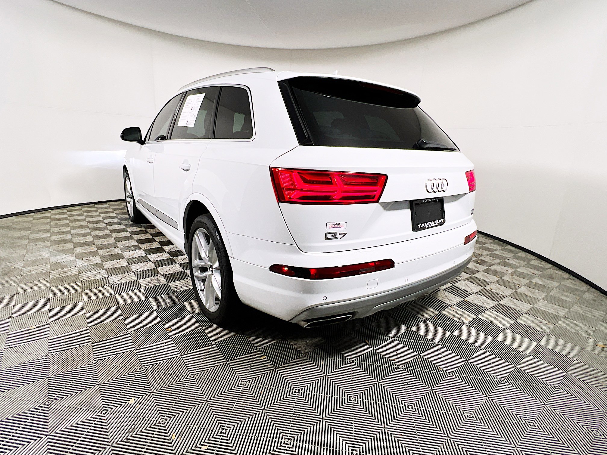 Used 2018 Audi Q7 3.0T Prestige AWD/4WD image 8