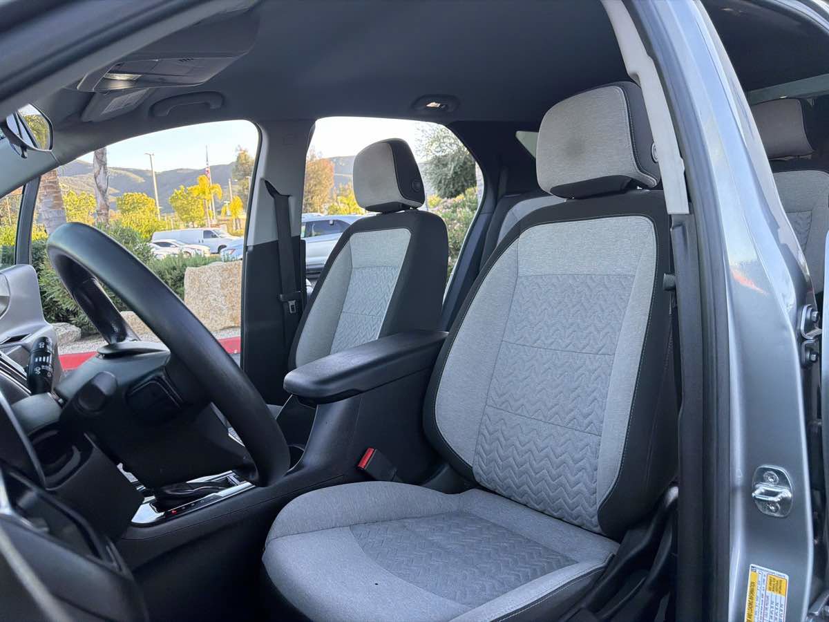 Used 2023 Chevrolet Equinox LS image 24