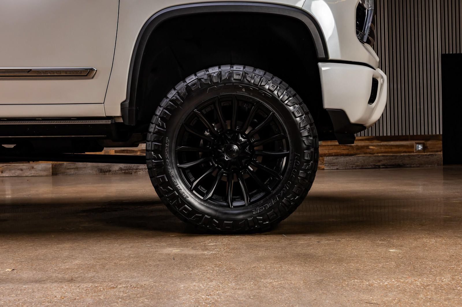 Used 2024 Chevrolet Silverado 2500 High Country w/ High Country Premium Package AWD/4WD image 12