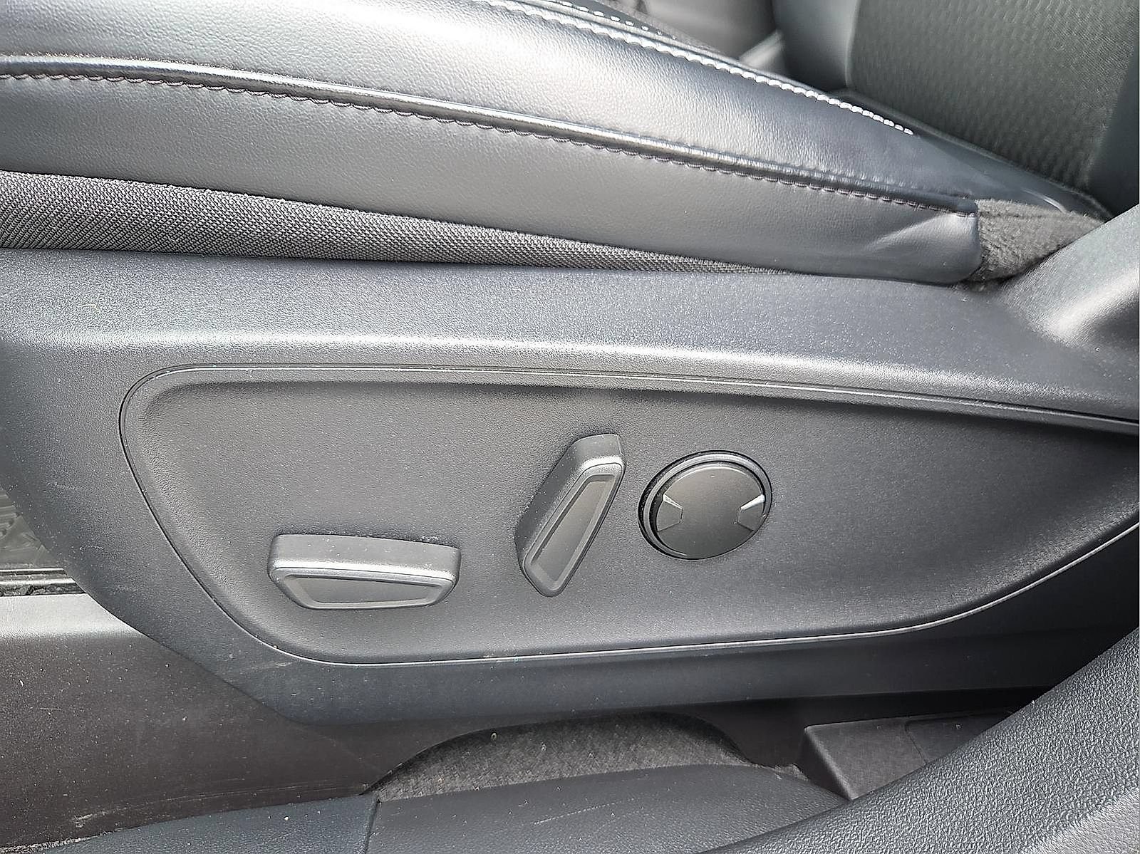 Certified 2025 Ford Escape SE FWD image 15