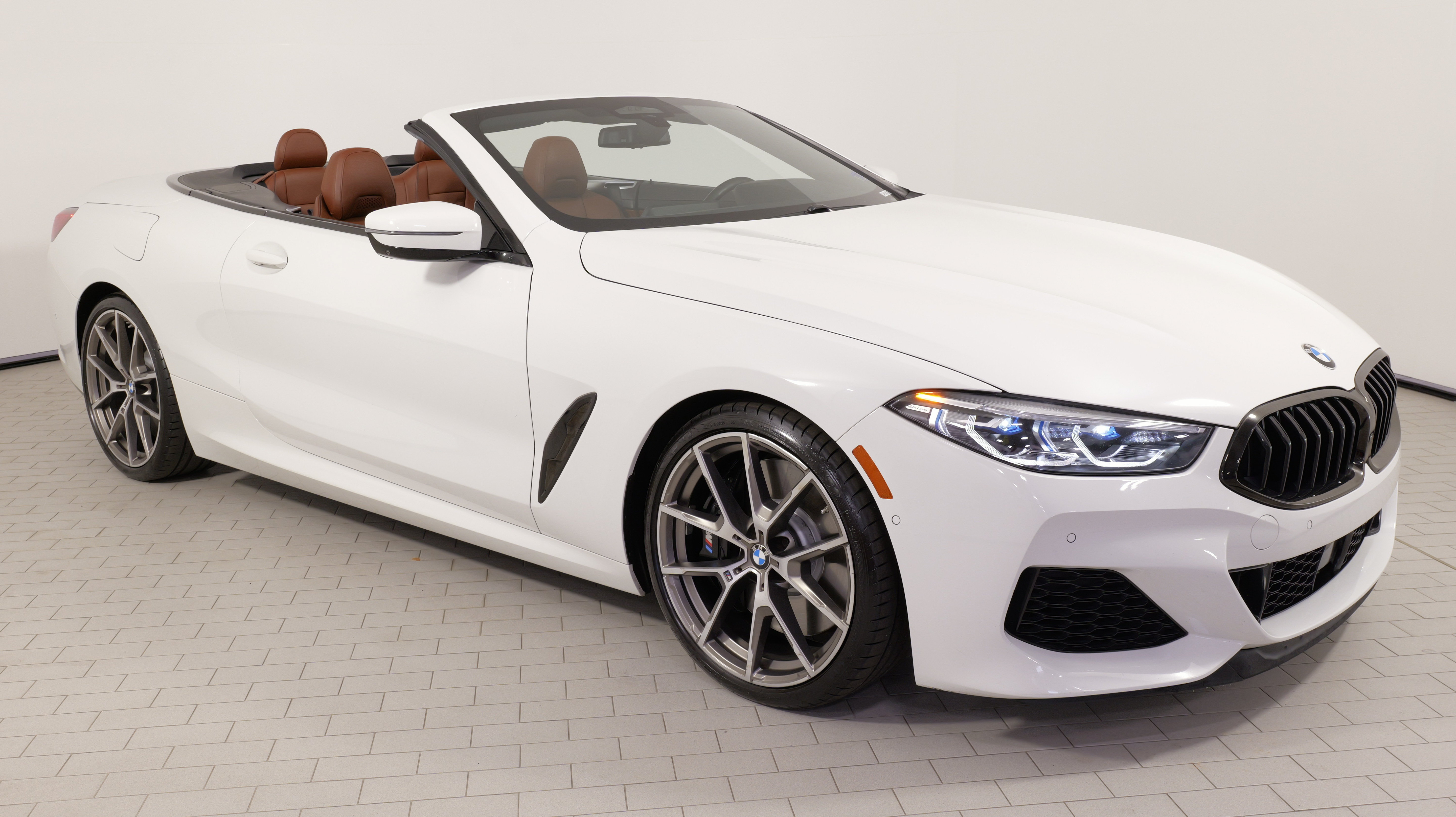 Used 2022 BMW M850i xDrive Convertible AWD/4WD image 9