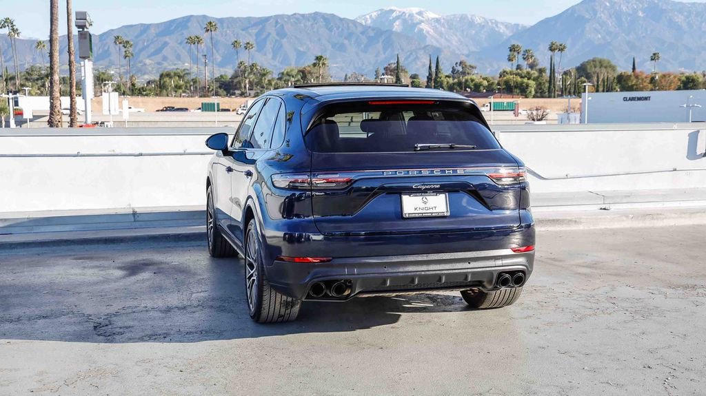 Used 2023 Porsche Cayenne Platinum Edition image 7