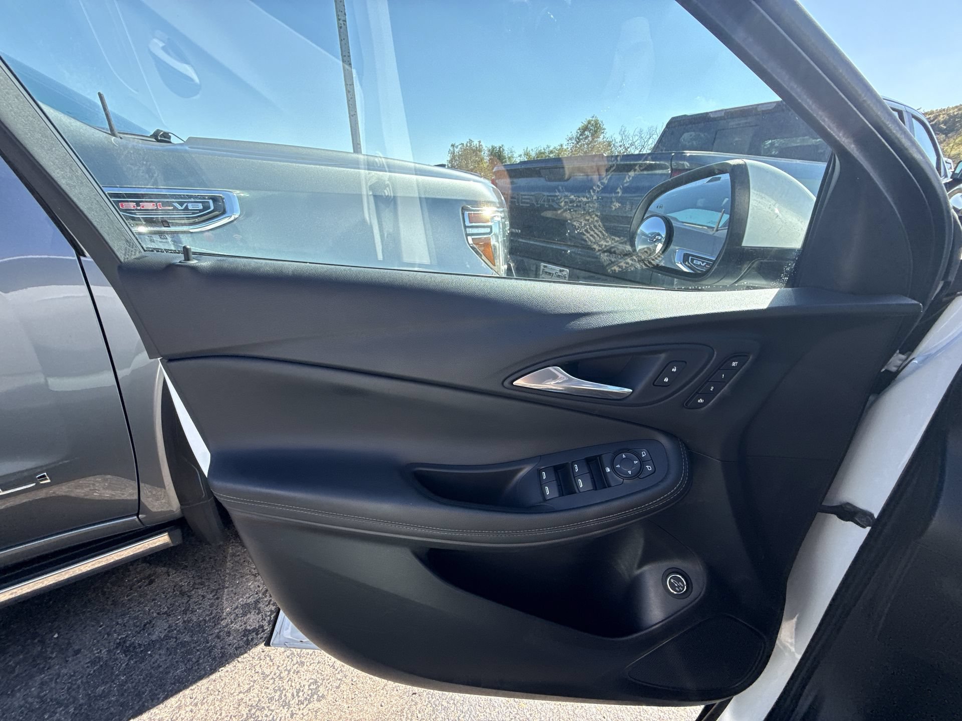 Certified 2021 Buick Encore GX Essence w/ Advanced Technology Package FWD image 29