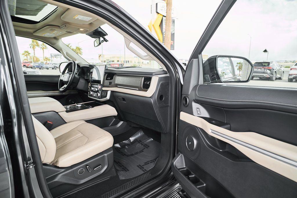 Used 2024 Ford Expedition Limited image 10