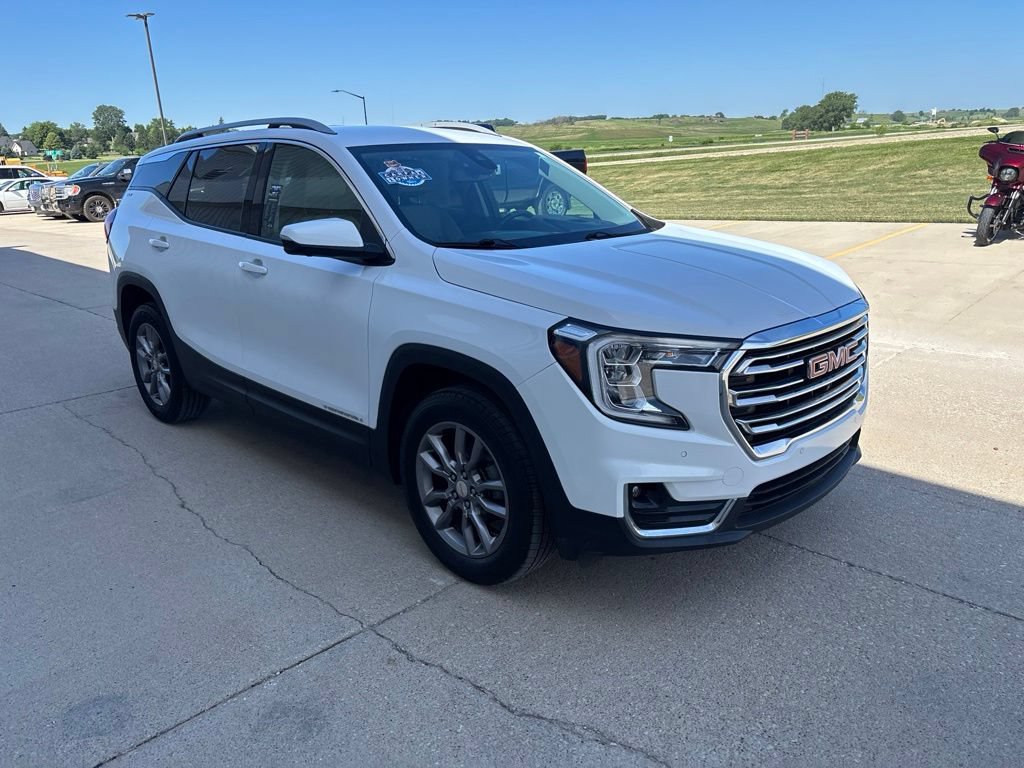 Used 2023 GMC Terrain SLT w/ Tech Package AWD/4WD image 3