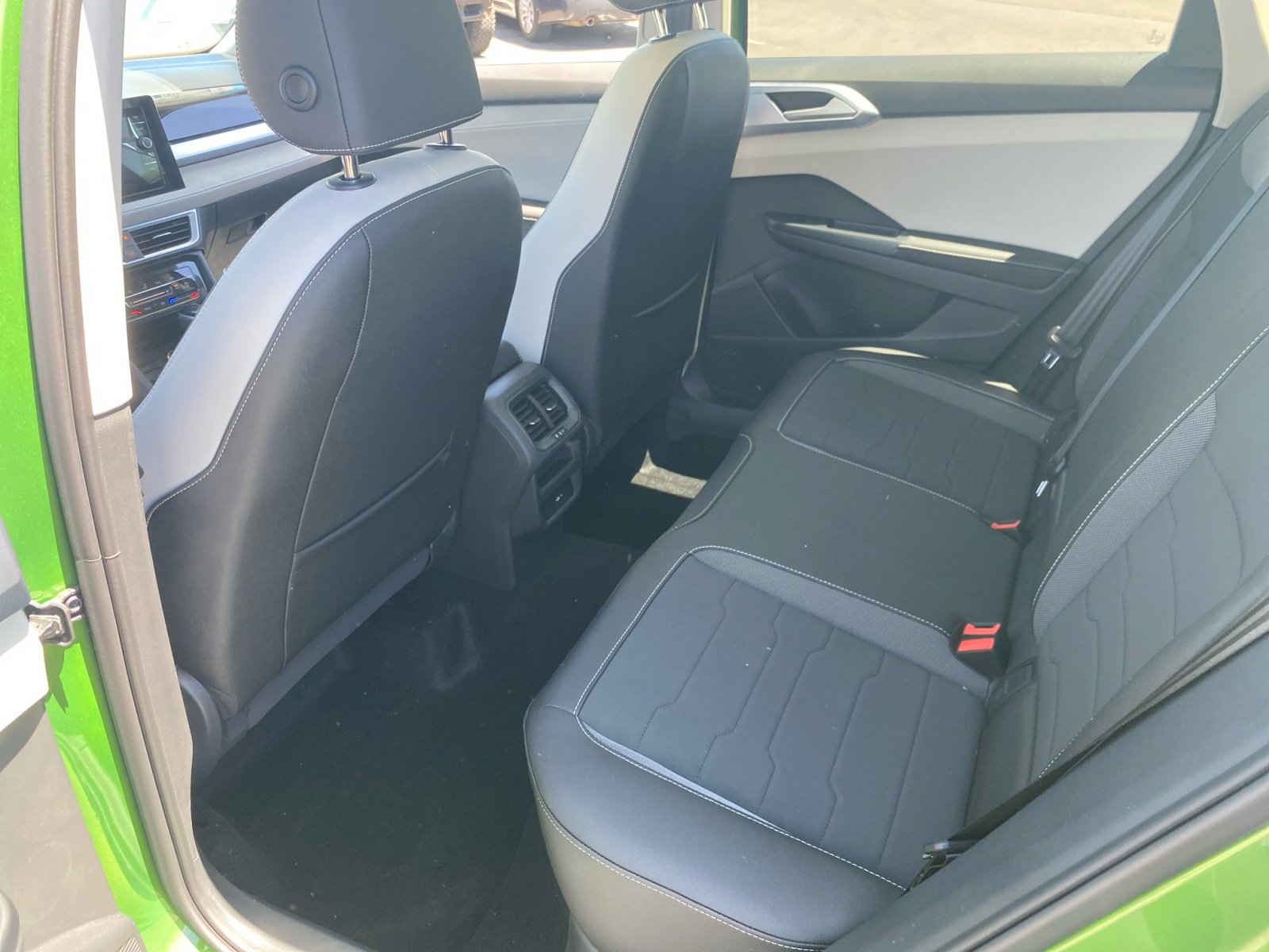 New 2025 Volkswagen Taos SE image 17