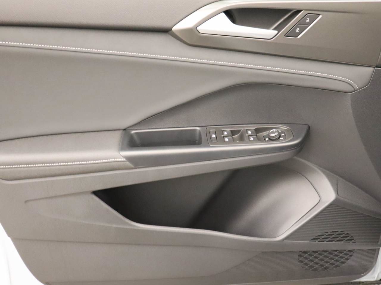 New 2026 Volkswagen Taos SE FWD image 16