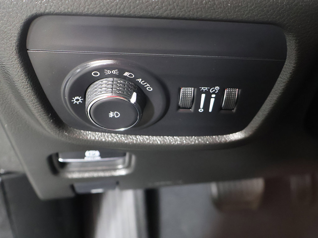 Used 2023 Jeep Grand Cherokee Summit w/ Luxury Tech Group V AWD/4WD image 39