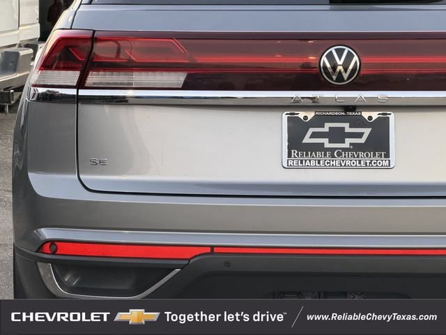 Used 2024 Volkswagen Atlas Cross Sport SE FWD image 7