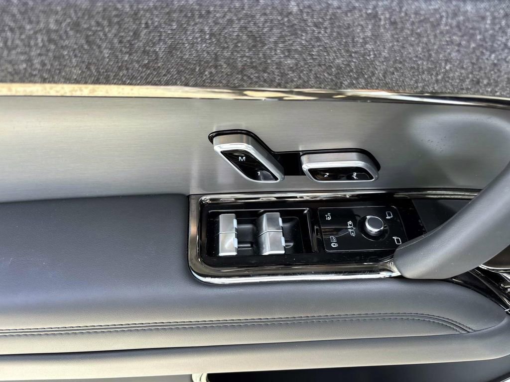 Certified 2025 Land Rover Range Rover Sport image 12