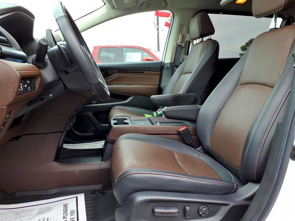 Used 2025 Honda Odyssey Elite image 16