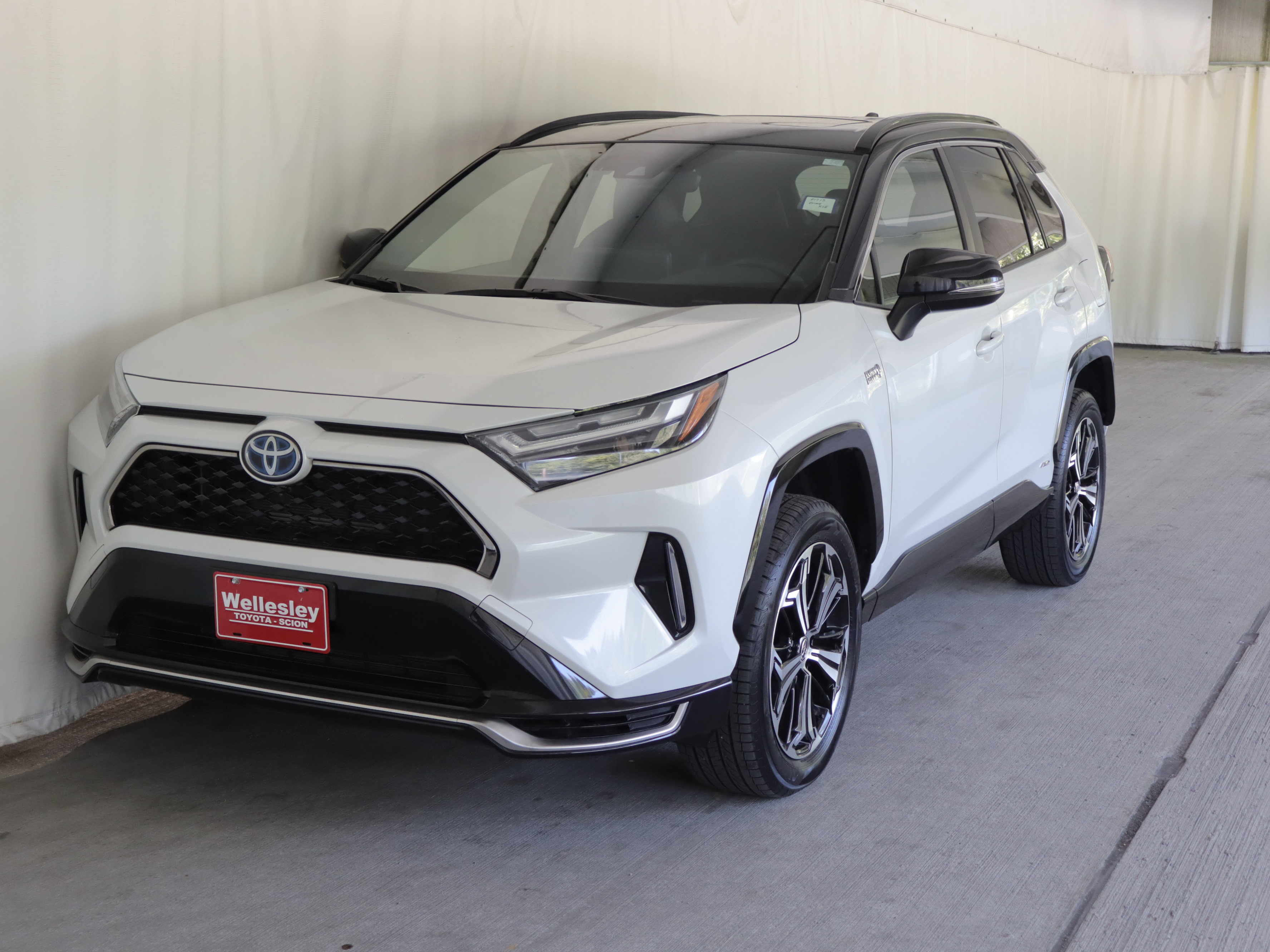 Used 2023 Toyota RAV4 XSE w/ Weather Package AWD/4WD image 25