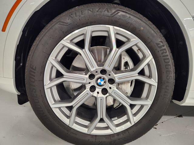 Used 2025 BMW X7 xDrive40i AWD/4WD image 8