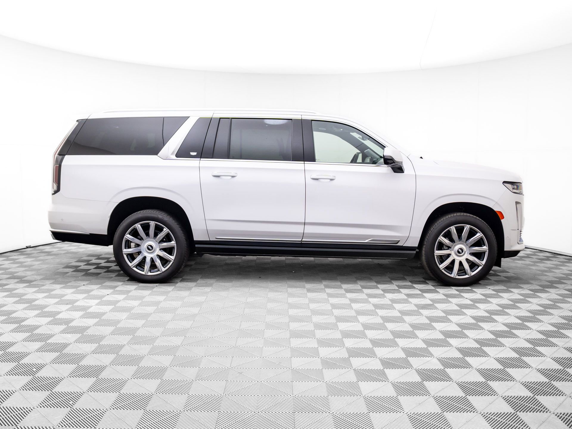 Certified 2024 Cadillac Escalade ESV Premium Luxury Platinum w/ Heavy-Duty Trailer Package image 7