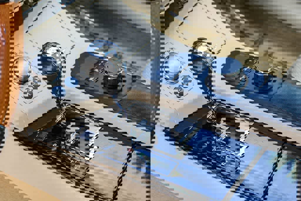 Used 2014 Lexus ES 300h w/ Premium Package w/Bamboo Trim image 18