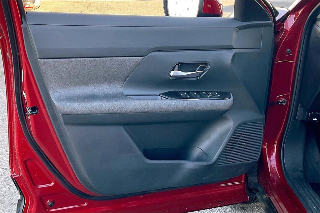 Used 2025 Nissan Kicks SV image 21