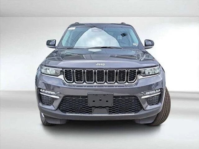 Used 2023 Jeep Grand Cherokee Limited RWD image 3