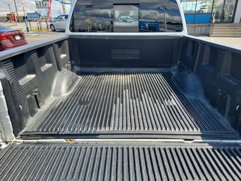 Used 2018 Nissan Titan SV w/ SV Convenience Package AWD/4WD image 12