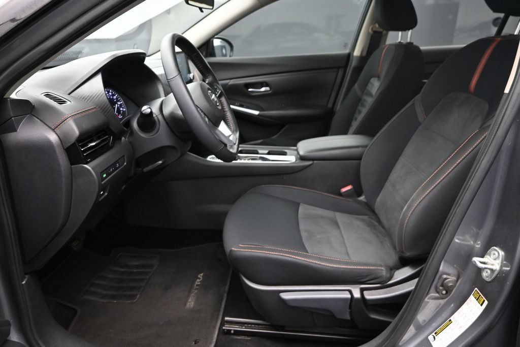 Used 2023 Nissan Sentra SR w/ Midnight Edition Package FWD image 18