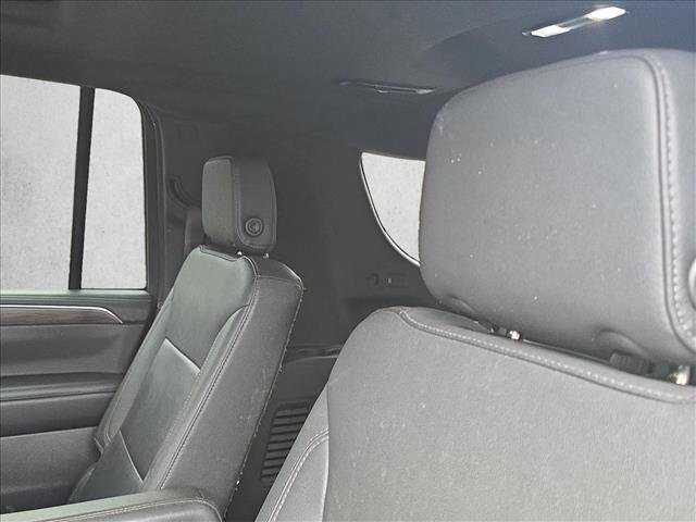 Used 2022 Chevrolet Suburban Z71 w/ Luxury Package image 19