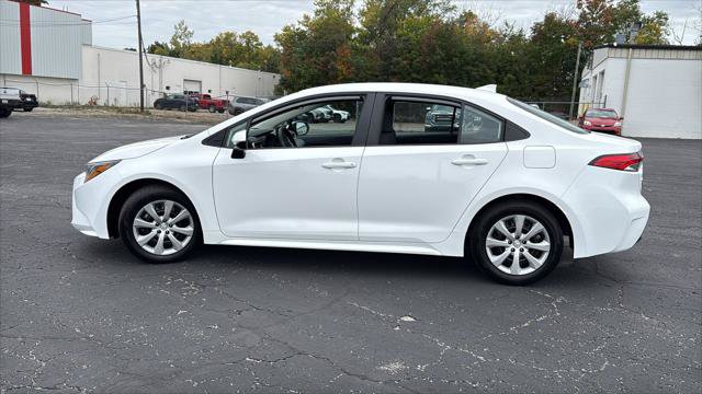 Certified 2025 Toyota Corolla LE FWD image 4