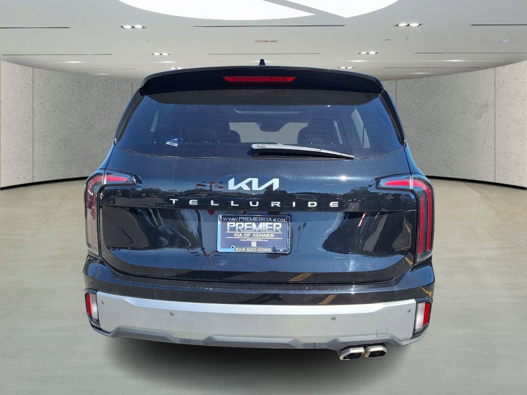 Used 2023 Kia Telluride EX w/ EX Captain's Chair Package image 4