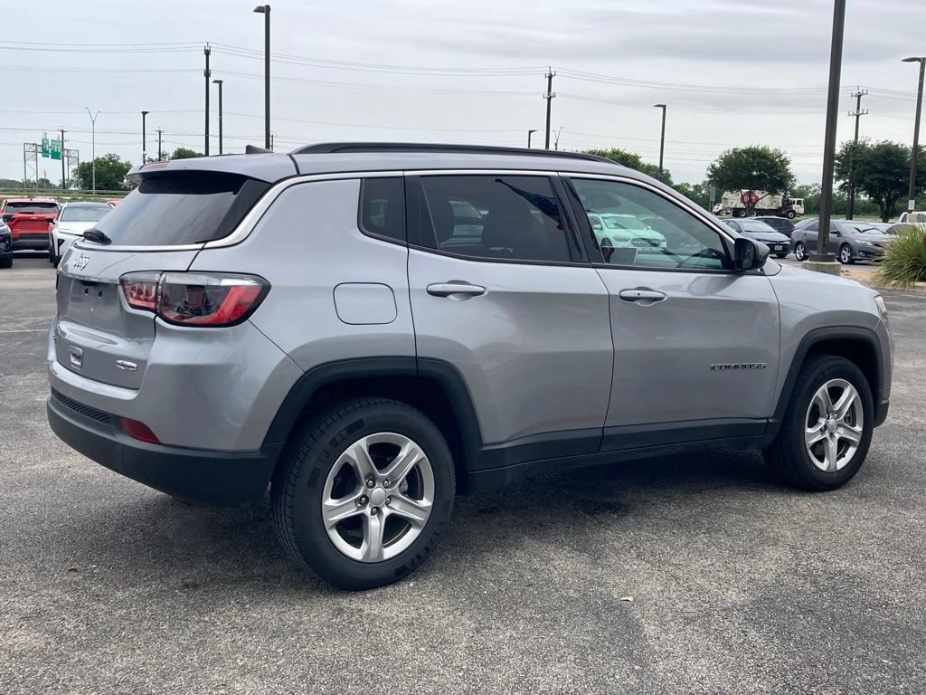 Used 2024 Jeep Compass Latitude AWD/4WD image 5