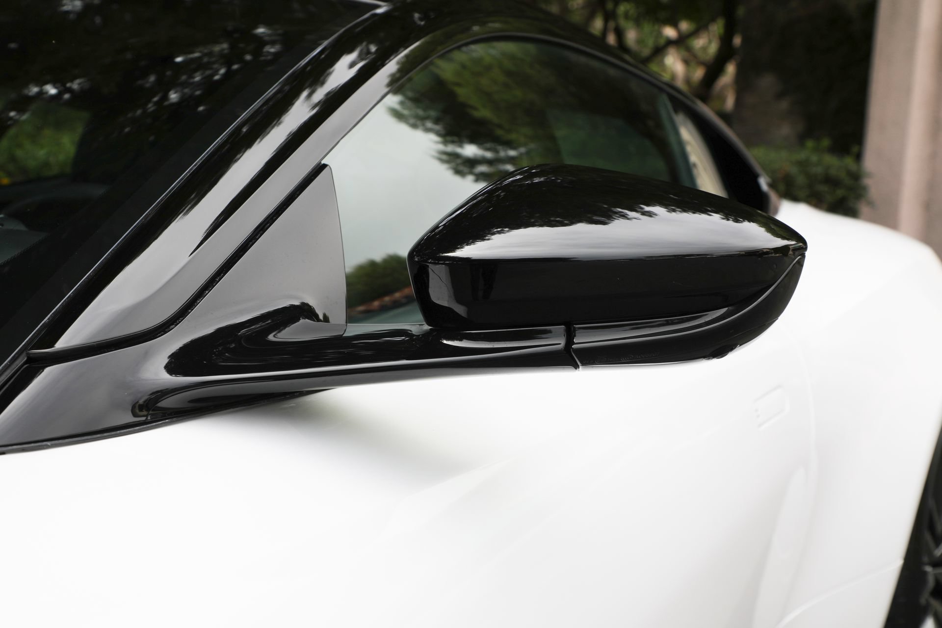 Used 2023 Aston Martin DBS Coupe RWD image 31