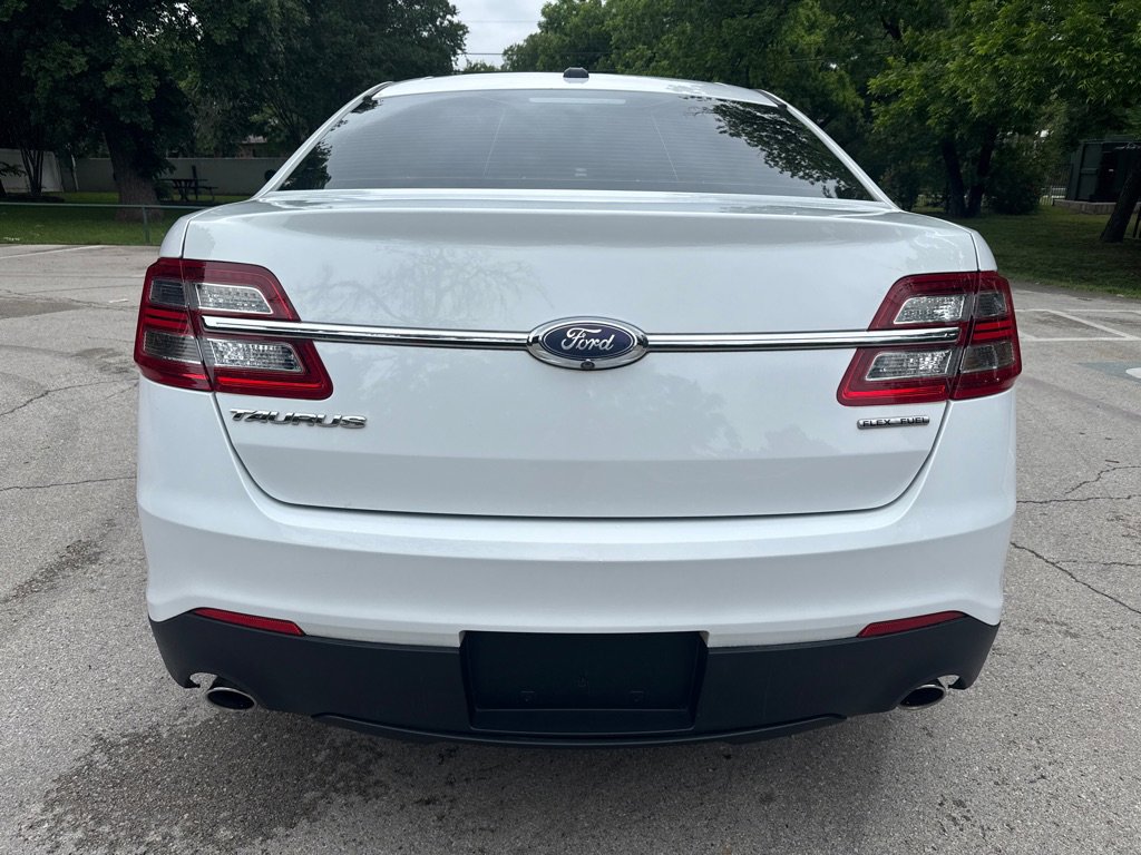 Used 2017 Ford Taurus SE FWD image 10