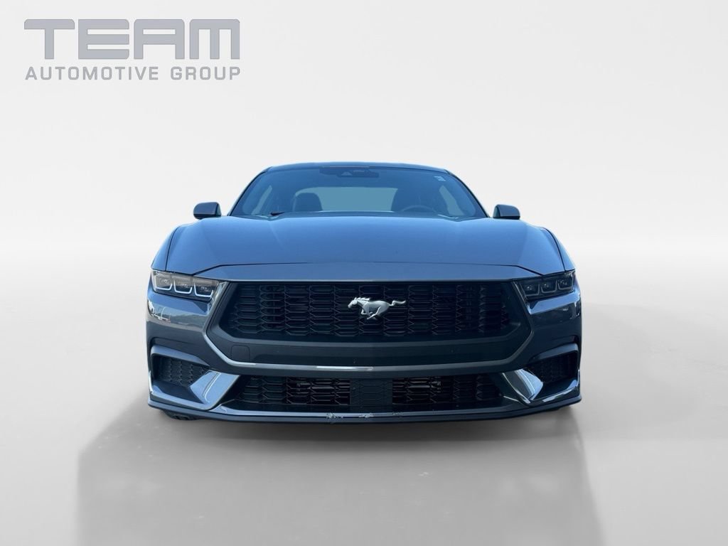 Used 2025 Ford Mustang Coupe RWD image 2