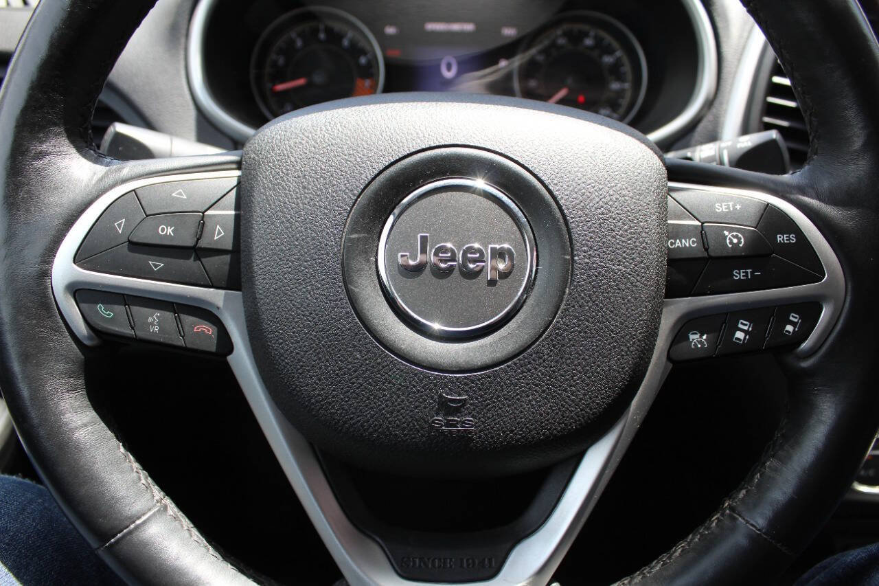 Used 2014 Jeep Cherokee Trailhawk w/ Technology Group AWD/4WD image 11