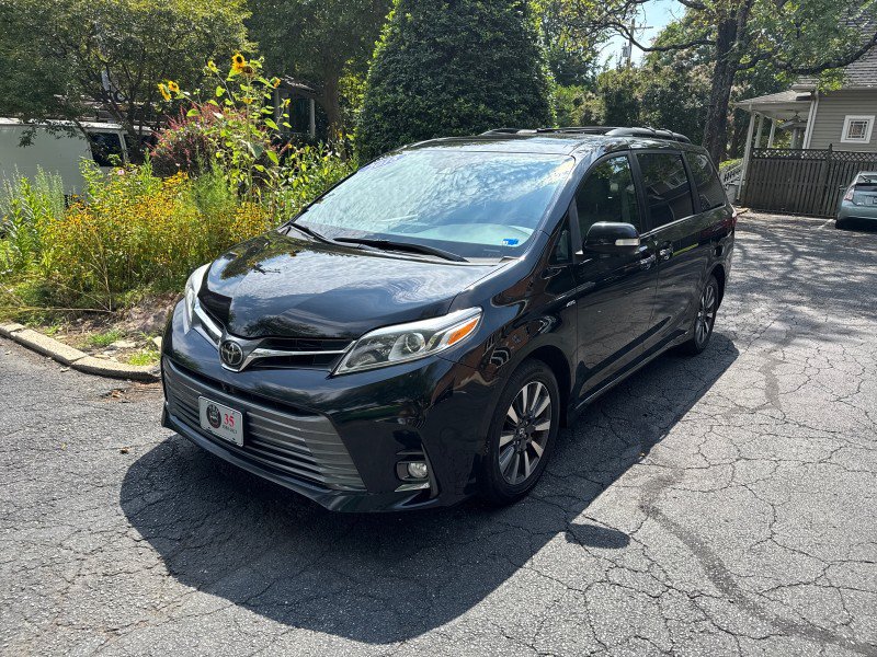 Used 2018 Toyota Sienna Limited Premium AWD/4WD image 3