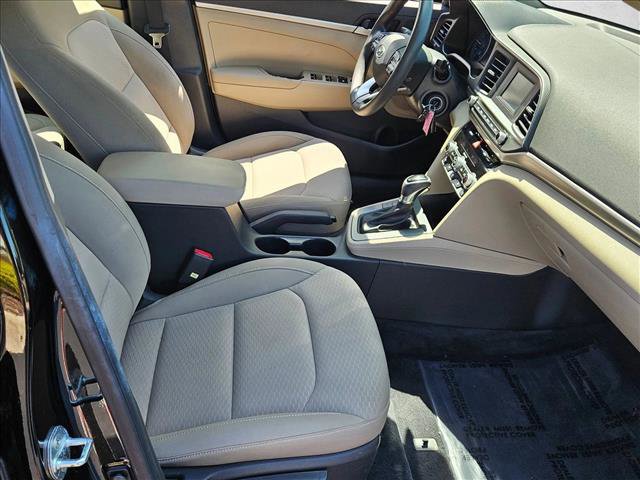 Used 2020 Hyundai Elantra SE w/ Winter Weather Package image 19
