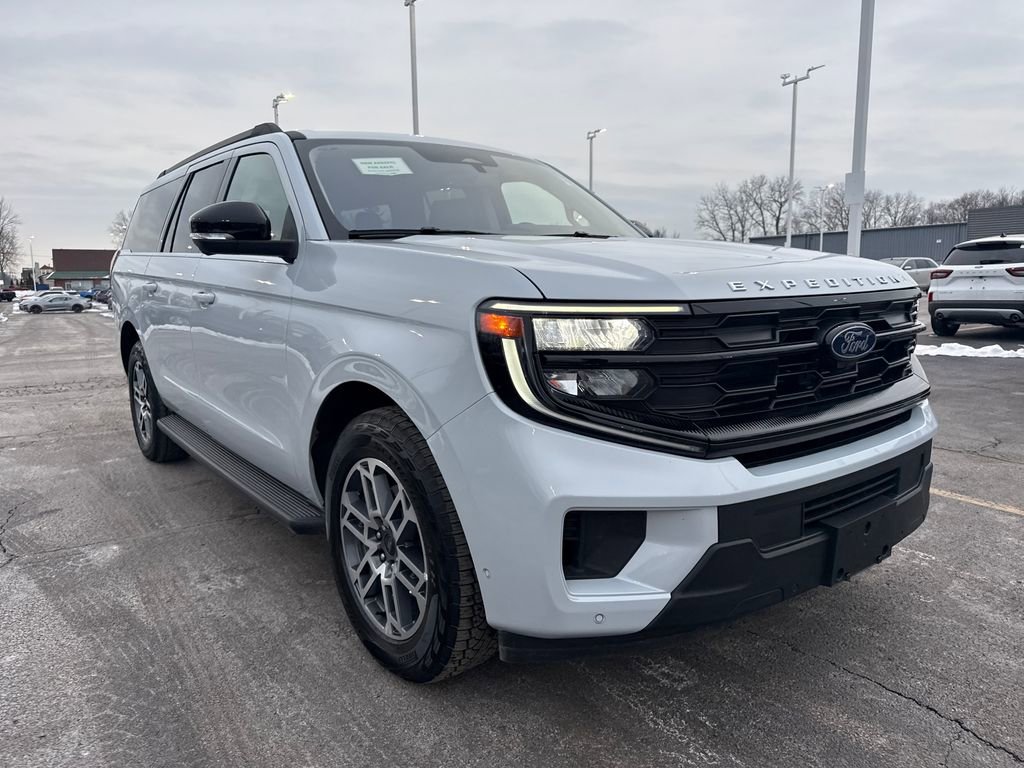 Used 2025 Ford Expedition Max Active image 4